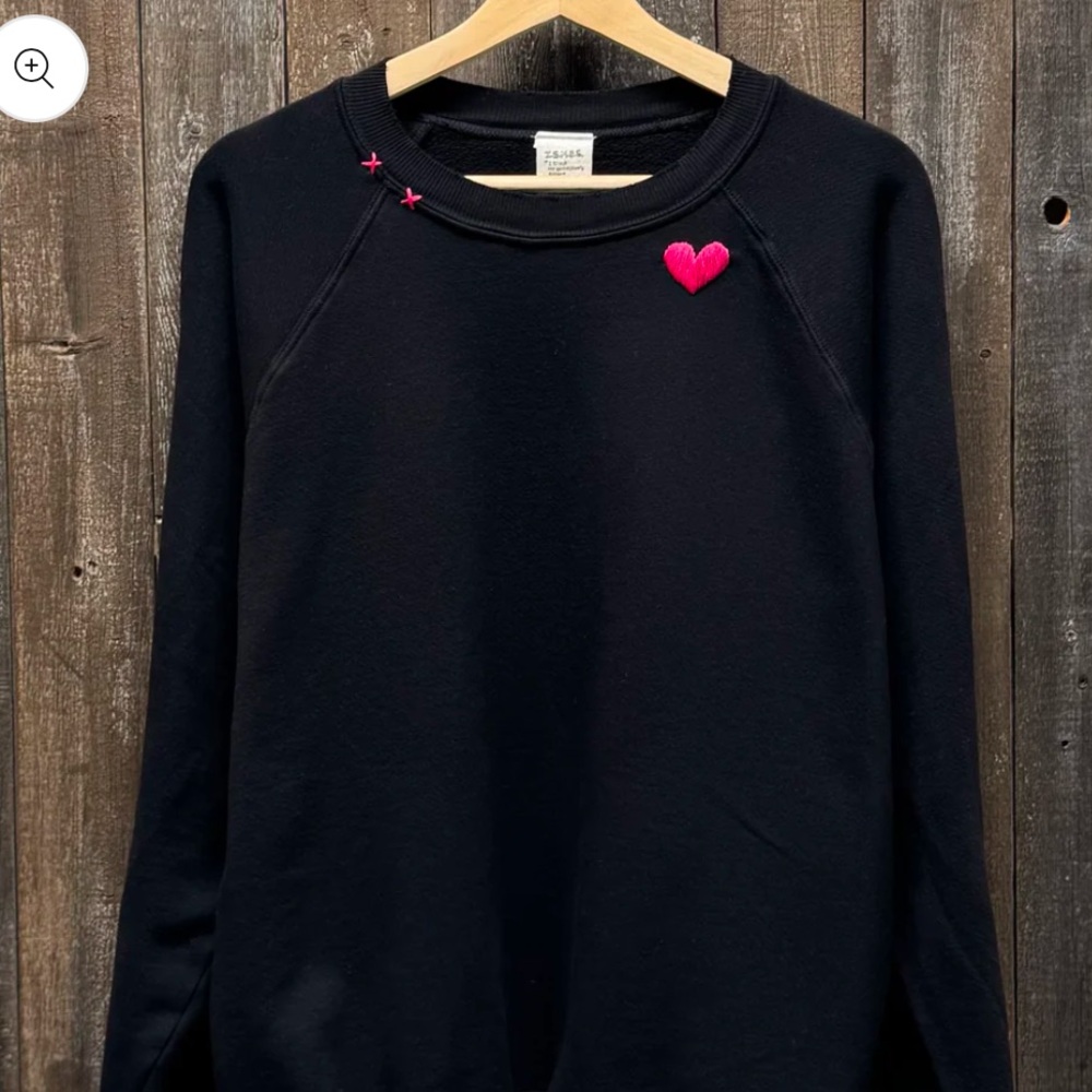 Black and Pink Sweatshirts with Pink Heart Accents🩷🖤